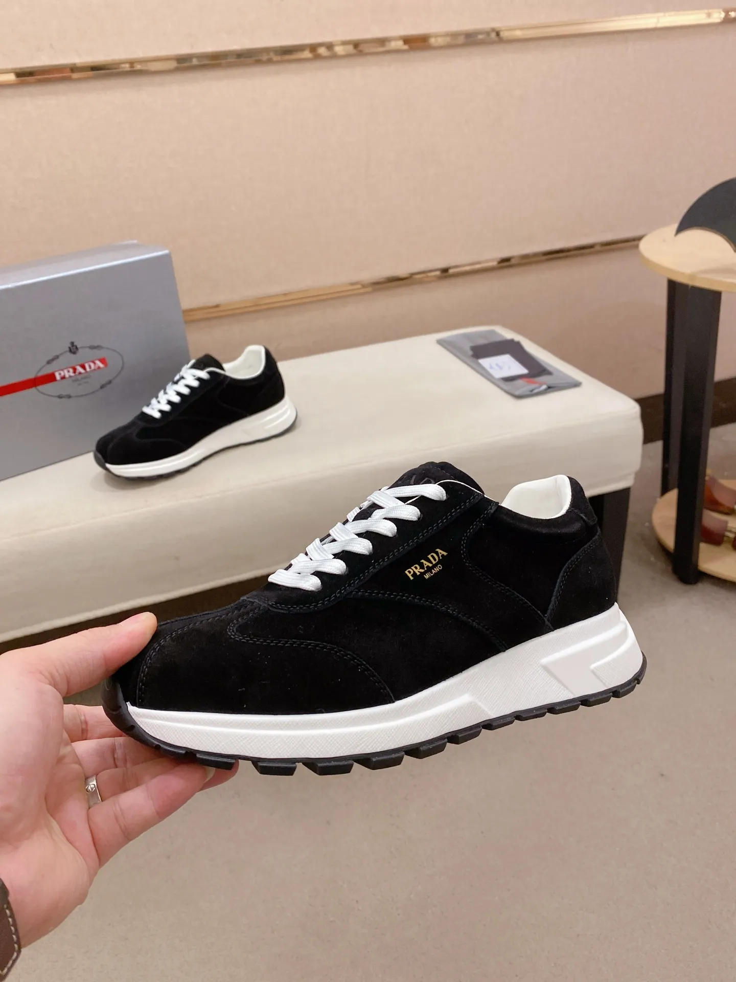 Men's shoes 💰 580💰 ✔️✔️✔️High version High-quality new PRADA counters are launched simultaneously. The new men's shoes and 😘fabric are selected suede cowhide and are made by pure handicrafts. Lining: Full cowhide lining. 👍🏿 High-end ☄️ air-cushion molded anti-slip rubber outsole, exquisite lines, simple and elegant, comfortable and high-end for leisure travel. Code number: 38 to 44